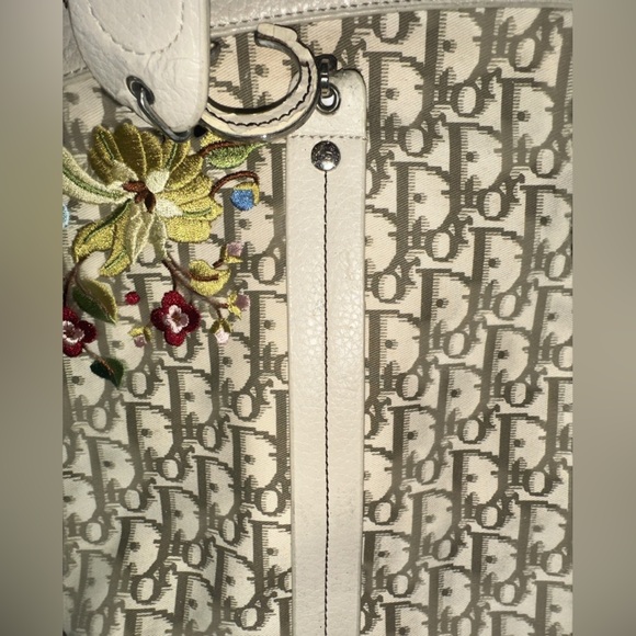 CHRISTIAN DIOR Beige Diorissimo Trotter Canvas Emb Flowers Monogram Bag FLAWS - Picture 9 of 16